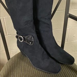 Aerosols suede boots